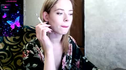 Dana SmileX online show from November 2025 07:18:02 PM