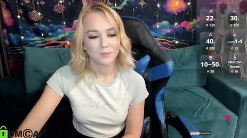 Snapshot of dances_queen chatting on December 2025 07:38:02 AM dances_queen online show from December 2025 07:38:02 AM