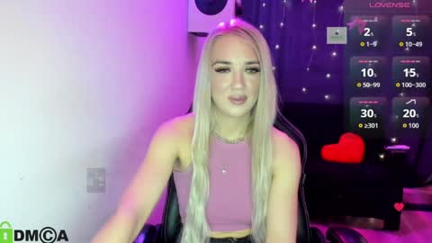 Snapshot of dances_queen chatting on April 2026 07:02:02 AM dances_queen online show from April 2026 07:02:02 AM