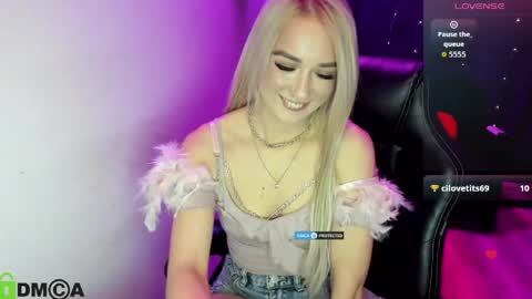 Snapshot of dances_queen chatting on May 2026 07:24:01 AM dances_queen online show from May 2026 07:24:01 AM