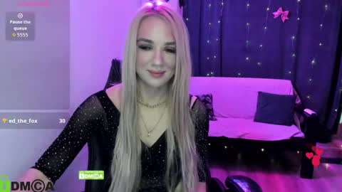 Snapshot of dances_queen chatting on May 2026 09:05:01 AM dances_queen online show from May 2026 09:05:01 AM