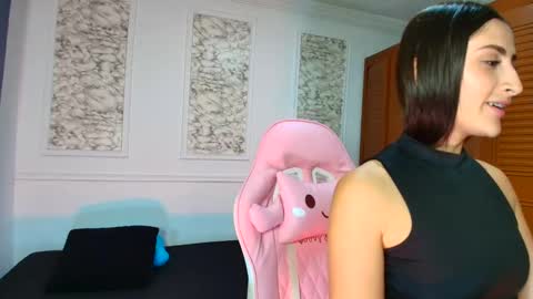 Danella Houston online show from December 2025 11:09:01 PM