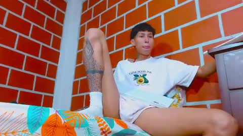 daniel_deluxx online show from June 2026 12:33:01 AM