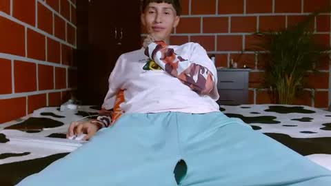 daniel_deluxx online show from June 2026 03:31:01 AM