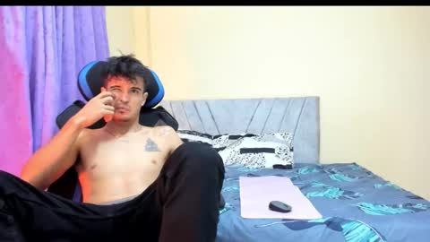 daniel_velez26 online show from November 2025 04:39:01 PM