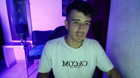 daniel_velez26 online show from November 2025 12:32:01 AM