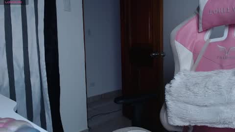 Snapshot of daniela_cute22 chatting on June 2026 06:57:02 PM DANIELA online show from June 2026 06:57:02 PM
