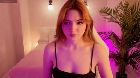 Daniela online show from November 2025 09:04:01 AM