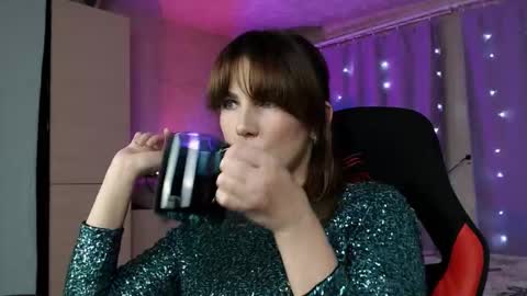 Daniela Cooper online show from October 2025 05:12:01 PM