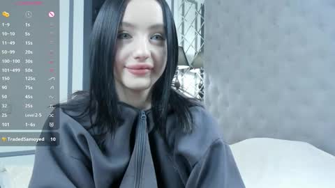 Mia online show from December 2025 11:06:02 AM