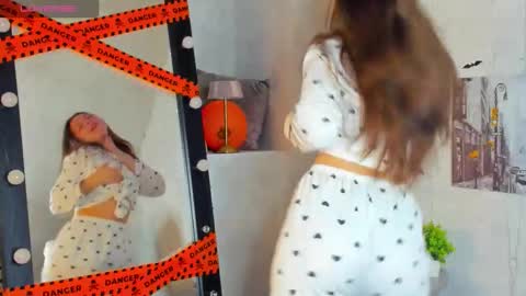 Snapshot of daniella_perry chatting on November 2025 01:16:01 AM Daniella online show from November 2025 01:16:01 AM