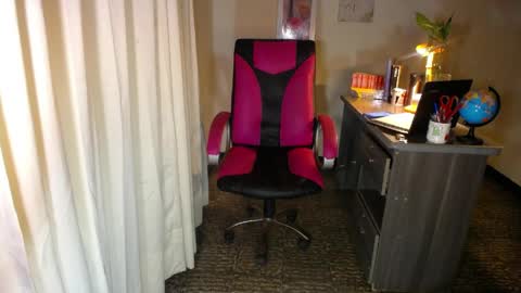 Angie online show from April 2026 06:45:01 PM