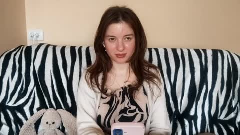 Mia online show from April 2026 03:17:02 PM