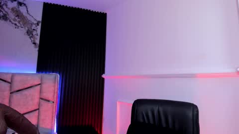 Dani Phonenix online show from October 2025 07:32:01 PM