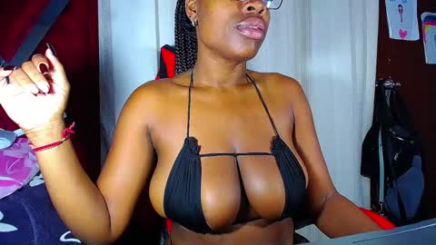 danisabrownn online show from December 2025 01:42:01 PM