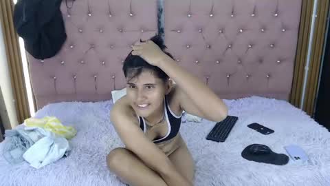 Snapshot of dann_jell chatting on May 2026 01:56:01 AM Danniela y Victoria online show from May 2026 01:56:01 AM