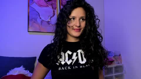 Danna Lovs online show from January 2025 02:11:01 PM