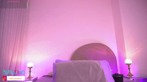 Danna Berlin  online show from November 2025 07:25:01 PM