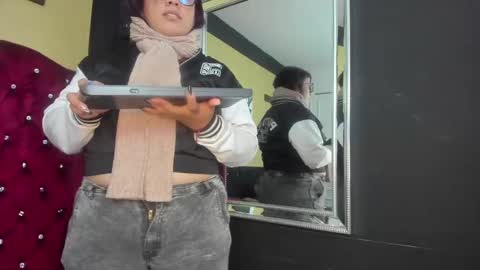 Danna Garza online show from March 2025 05:00:02 AM