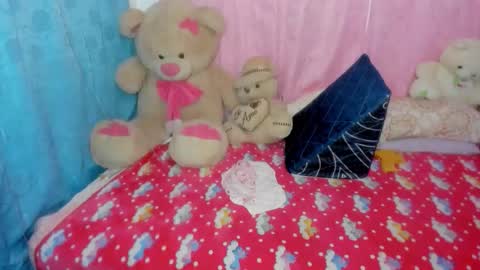 Danna Sofia jeins online show from December 2025 01:27:01 PM