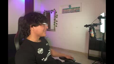 Snapshot of dante_muscle chatting on April 2026 05:40:02 PM Dante online show from April 2026 05:40:02 PM