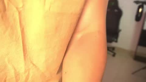 Snapshot of dante_muscle chatting on April 2026 12:22:01 PM Dante online show from April 2026 12:22:01 PM