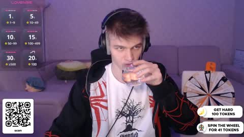 Snapshot of dantebigboi chatting on December 2024 05:57:02 PM Daniel online show from December 2024 05:57:02 PM