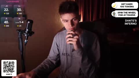 Snapshot of dantebigboi chatting on February 2025 08:11:01 PM Daniel online show from February 2025 08:11:01 PM