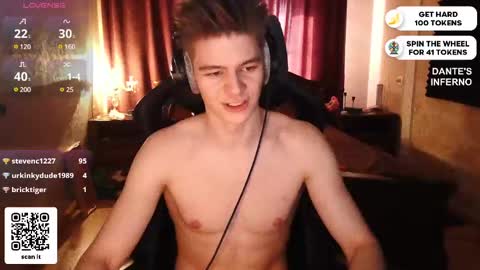 Snapshot of dantebigboi chatting on March 2025 04:17:02 AM Daniel online show from March 2025 04:17:02 AM