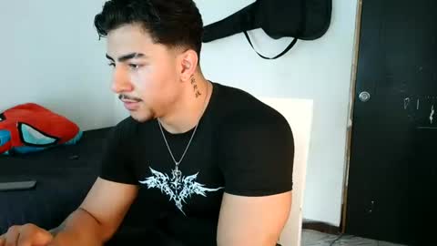 Dante Vicius online show from November 2025 05:11:01 PM