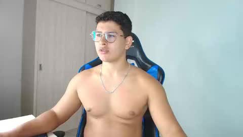 Snapshot of dantraxx chatting on December 2024 11:00:01 PM Dantraxx online show from December 2024 11:00:01 PM