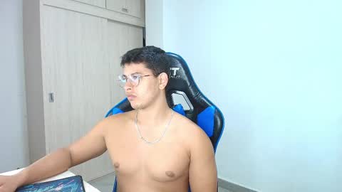 Snapshot of dantraxx chatting on December 2024 04:20:02 AM Dantraxx online show from December 2024 04:20:02 AM