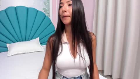 Snapshot of daphne_fox_ chatting on March 2025 02:15:02 AM Daphne  online show from March 2025 02:15:02 AM