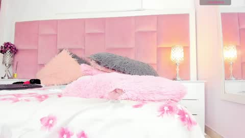 Snapshot of daphnelloyd chatting on December 2024 11:13:02 PM Daphne online show from December 2024 11:13:02 PM