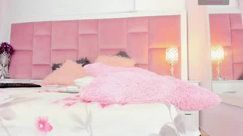 Snapshot of daphnelloyd chatting on December 2024 11:40:02 PM Daphne online show from December 2024 11:40:02 PM