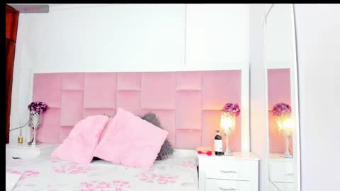 Snapshot of daphnelloyd chatting on January 2025 07:42:02 PM Daphne online show from January 2025 07:42:02 PM