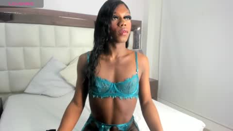 Snapshot of daphnelloyd chatting on May 2026 03:12:01 AM Daphne online show from May 2026 03:12:01 AM
