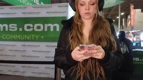 Snapshot of daphnemadison chatting on December 2024 11:12:02 PM Daphne Madison online show from December 2024 11:12:02 PM