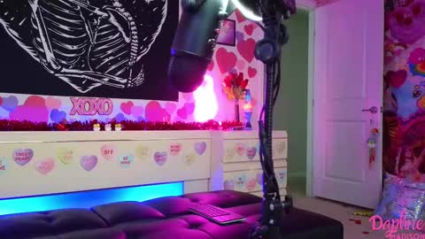 Snapshot of daphnemadison chatting on February 2025 09:25:02 PM Daphne Madison online show from February 2025 09:25:02 PM