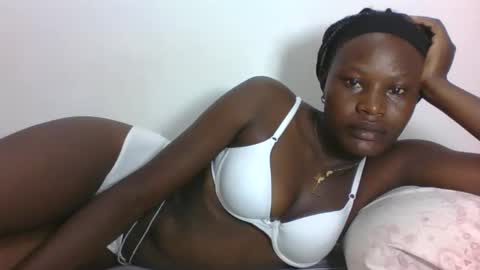 ESTHER online show from January 2026 05:46:02 AM