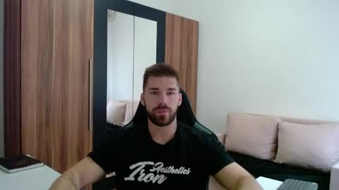 darius_94 online show from May 2026 04:42:01 AM