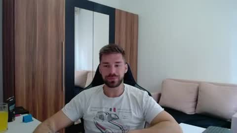 darius_94 online show from July 2026 06:51:01 AM