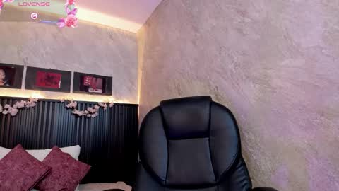 Dark online show from October 2025 12:24:02 PM