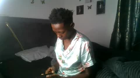 Snapshot of dark_mellanin chatting on May 2026 08:33:02 AM dark_mellanin online show from May 2026 08:33:02 AM