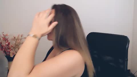 Snapshot of darklure_ chatting on September 2025 12:39:01 PM Anna online show from September 2025 12:39:01 PM