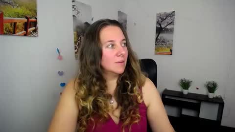 Snapshot of darklure_ chatting on October 2025 01:55:01 PM Anna online show from October 2025 01:55:01 PM