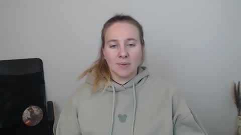 Snapshot of darklure_ chatting on November 2025 01:13:01 PM Anna online show from November 2025 01:13:01 PM