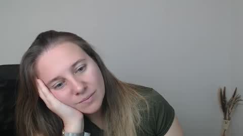 Snapshot of darklure_ chatting on November 2025 03:55:02 PM Anna online show from November 2025 03:55:02 PM