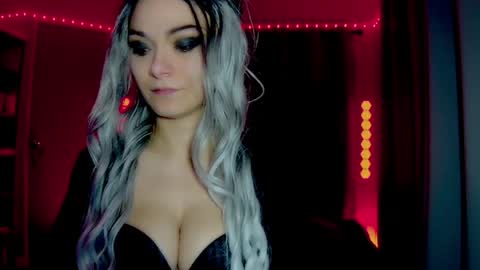 roseredgoddess online show from April 2026 02:50:02 AM