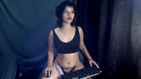 Snapshot of darling_and_dante chatting on January 2025 06:45:02 PM darling_and_dante online show from January 2025 06:45:02 PM